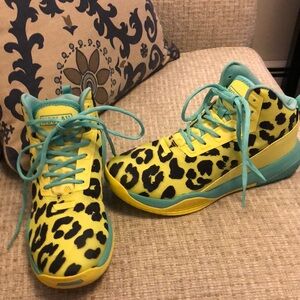 Moolah Kicks- Size 8 US